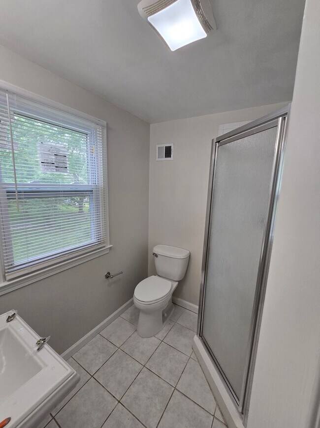 Foto del edificio - 4 bedrooms 2 bedroom fenced in yard