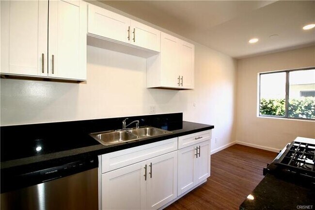 Building Photo - 6140 Whitsett Ave