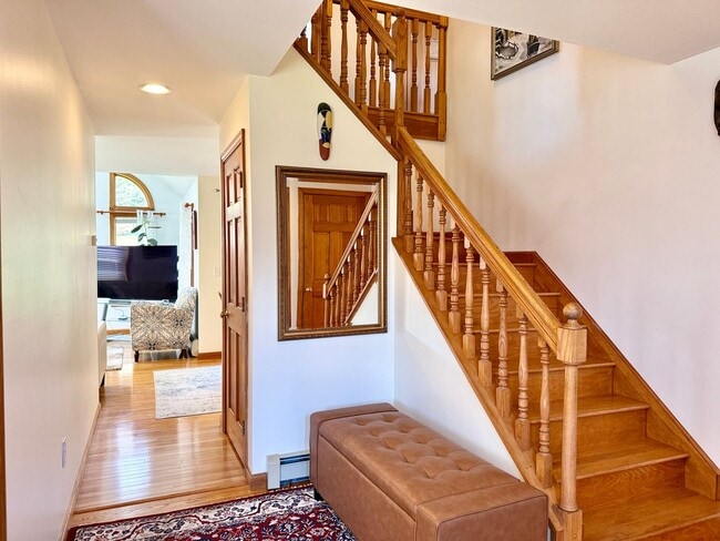 Building Photo - Meticulously Maintained 3BD/2.5BA Home in Quiet Westbrook Neighborhood!