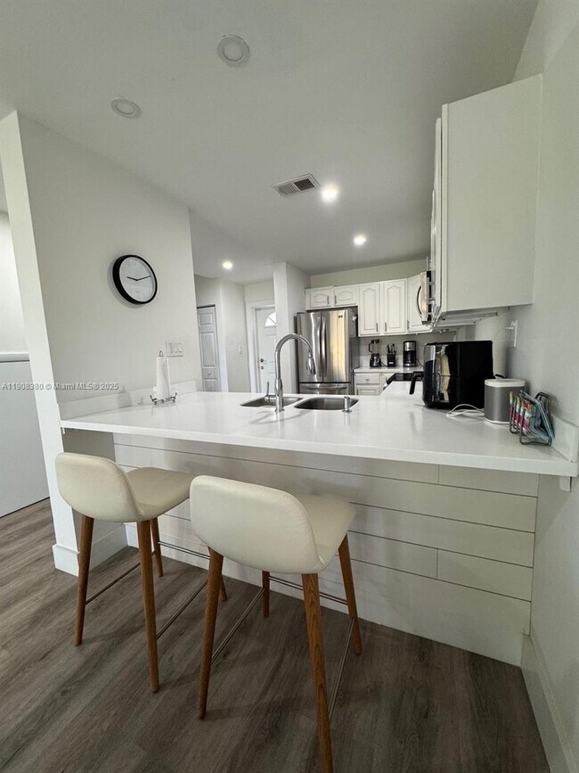 Building Photo - 1550 S Ocean Dr