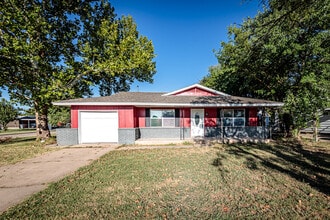 Building Photo - 3015 NE Pioneer Blvd