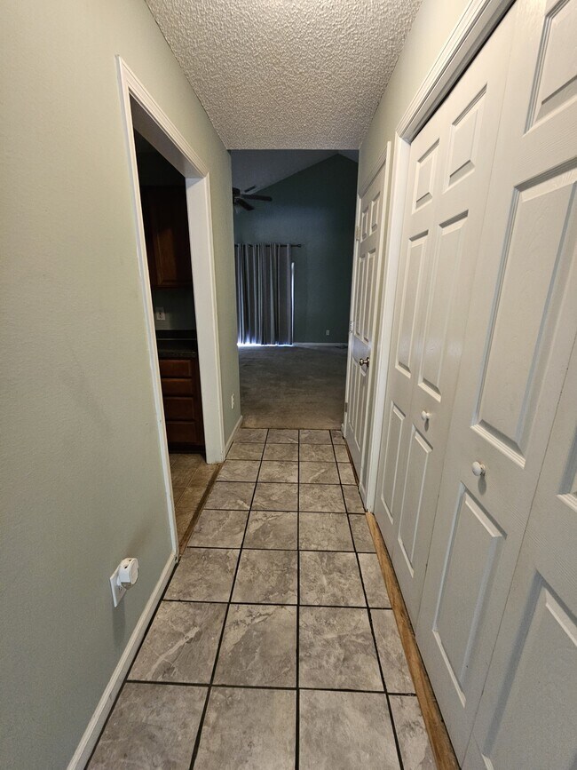 Building Photo - 876 Sandmyrtle Cir