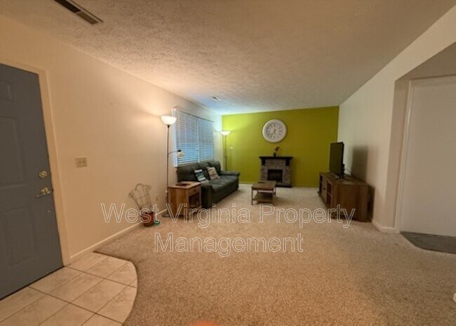 Foto del edificio - 406 Spruce Ln