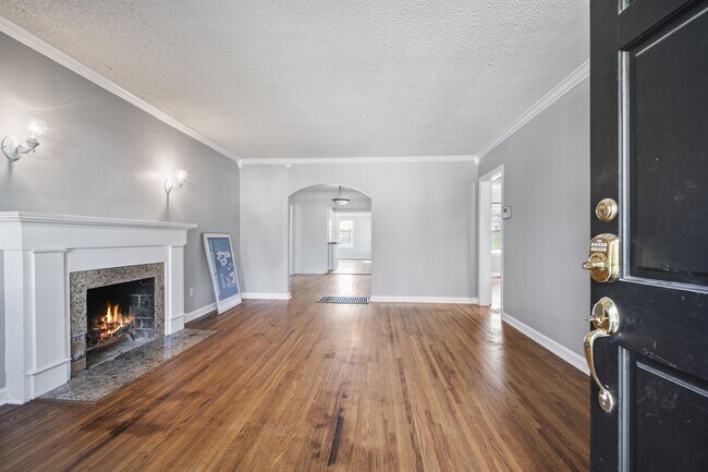 Building Photo - 3107 S Detroit Ave