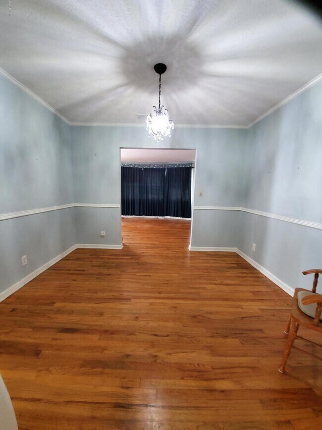 Building Photo - 4940 Brighton Dr