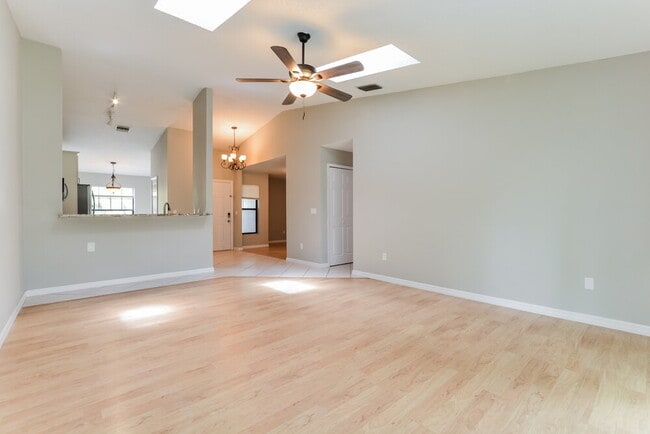 Building Photo - 1058 Dees Dr