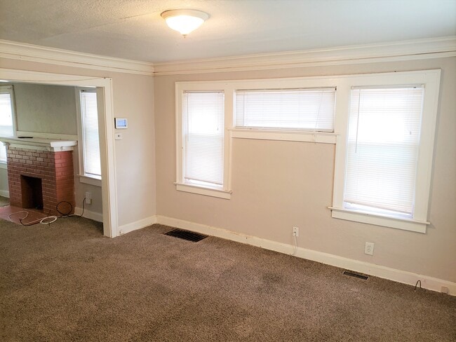 Building Photo - 5524 Woodland Ave