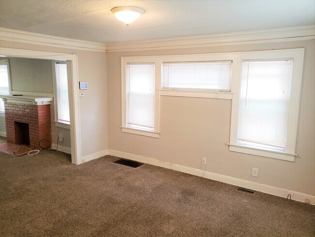 Foto del edificio - 5524 Woodland Ave