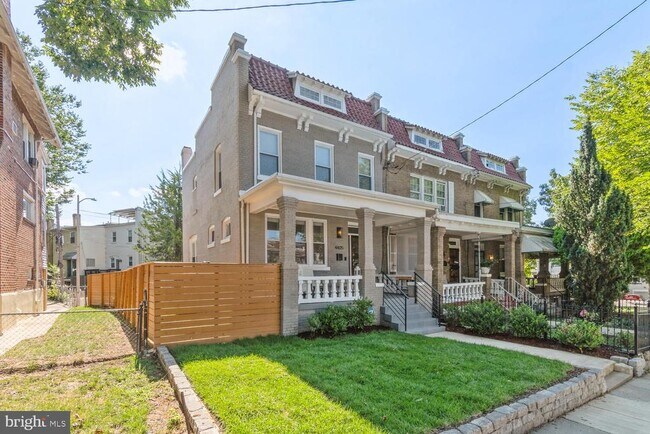 Foto del edificio - 4405 New Hampshire Ave NW