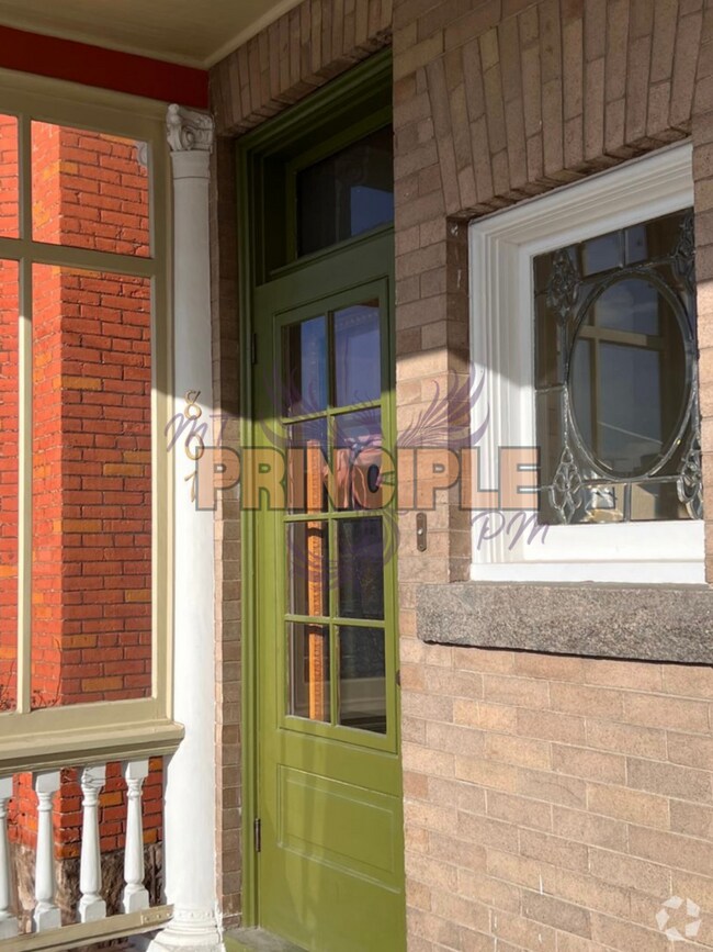 Building Photo - 807 W Galena St
