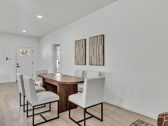 Building Photo - 1620 E Park Pl