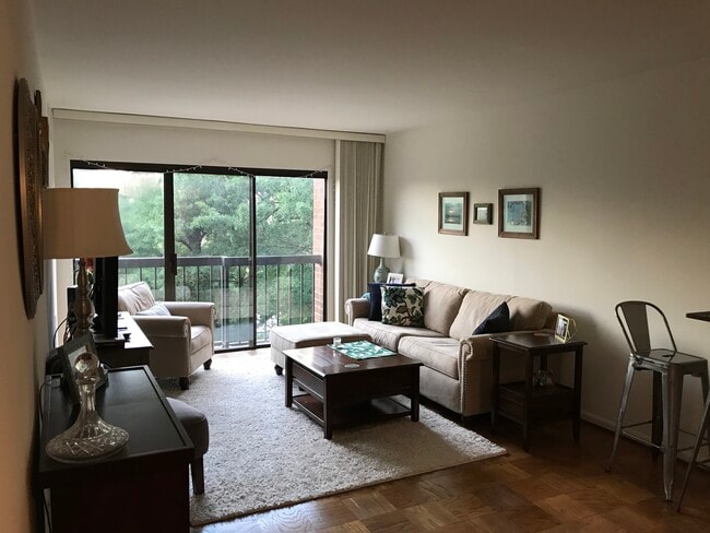 Living room (as previously furnished) - 1001 26th St NW