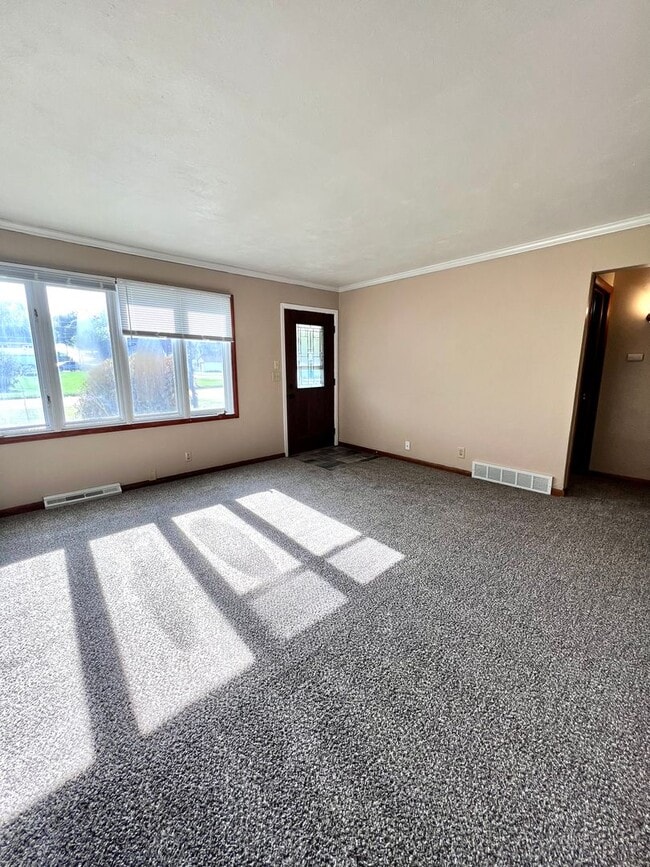 Foto del edificio - Beautiful 3 bed South Omaha/Hanscom Park Home with Attaced 1 car garage!