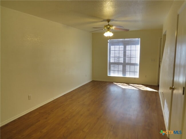 Building Photo - 4003 Pilgram Dr