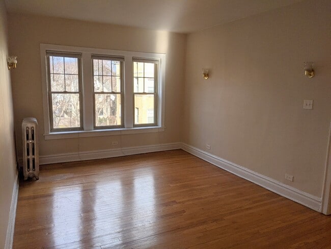 Building Photo - 907 Reba Pl