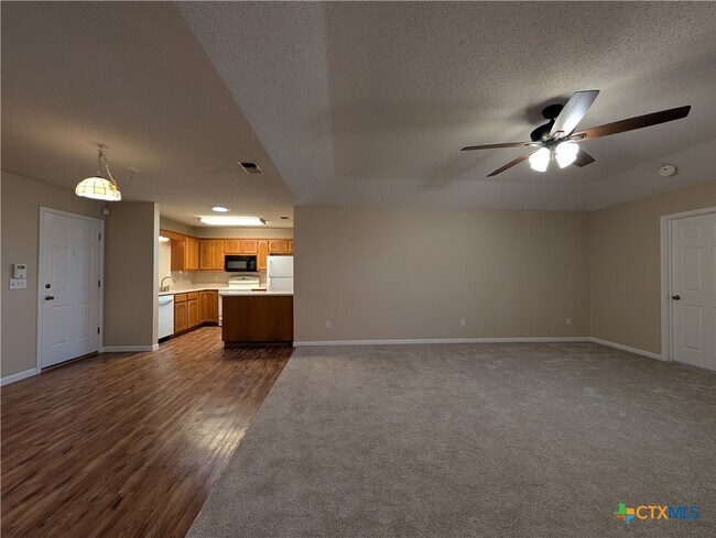 Foto del edificio - 1666 Lantana Cir