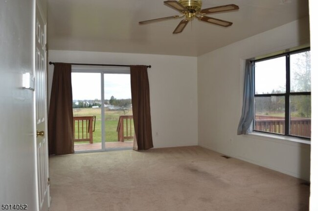 Foto del edificio - 233 Spruce Ct