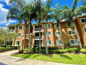 Building Photo - 1840 Florida Club Cir