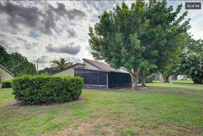 Foto del edificio - 637 White Pine Tree Rd