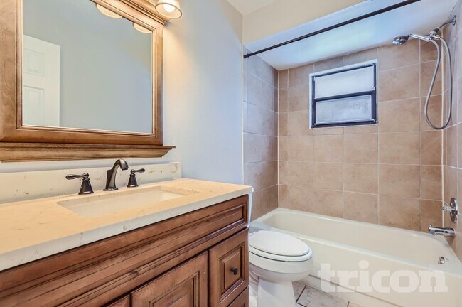 Foto del edificio - 6804 120th Pl