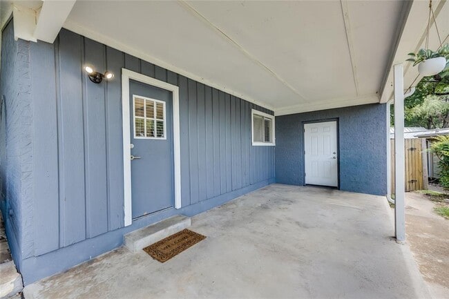 Building Photo - 8803 Westover Club Dr