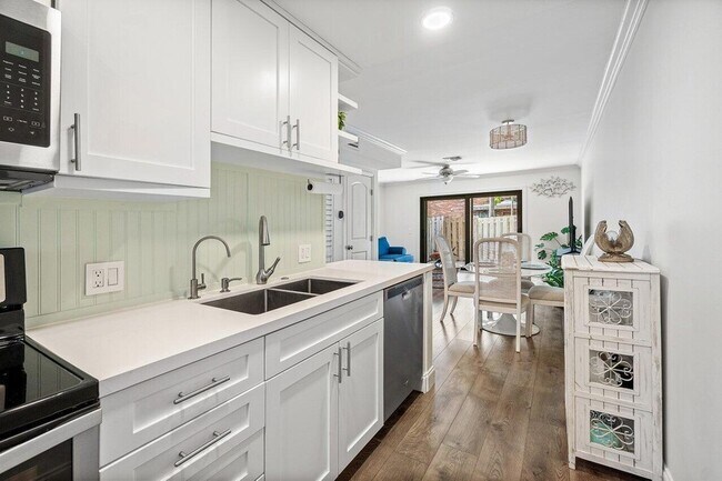 Foto del edificio - 421 N Cypress Dr
