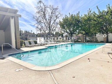 Foto del edificio - 3-Bed Buena Park End-Unit Townhome with Garage & Pool