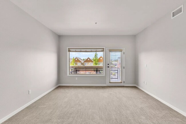 Building Photo - UPSCALE 2 BED/2 BATH FULLY FURNISHED APARTMENT IN SECURED, LUXURY COMPLEX IN THE HEART OF DOWNTOW...