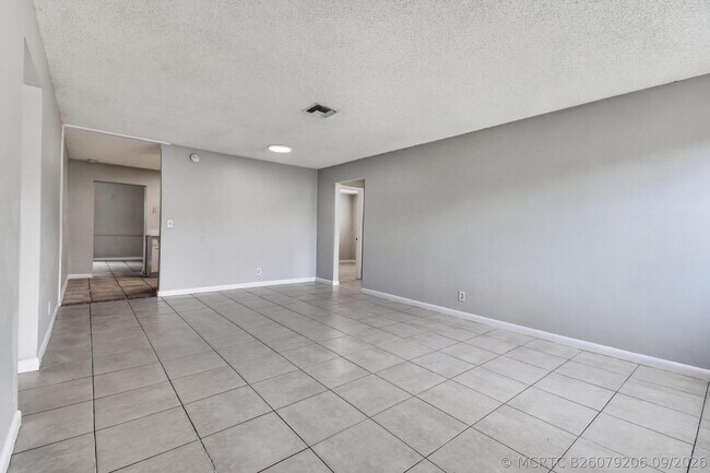 Foto del edificio - 1037 W 28th St