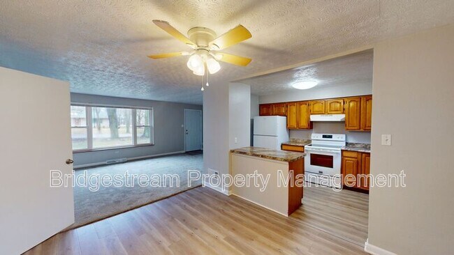 Building Photo - 4246 Lyndell Dr