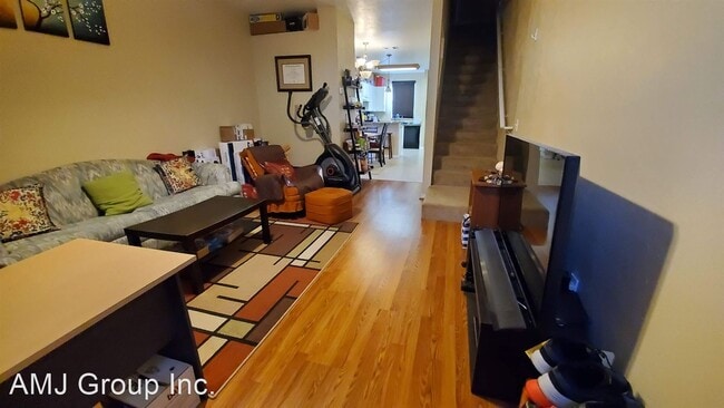 Building Photo - 2 br, 2.5 bath House - 3920 SW 20th Avenue...