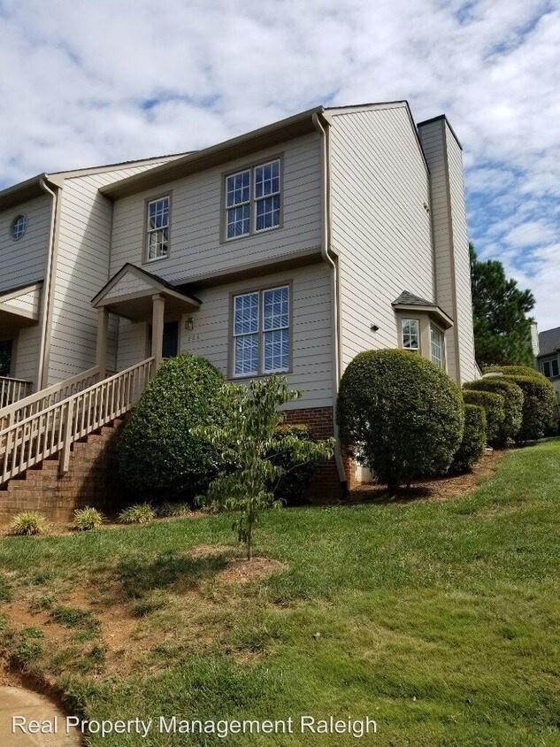 Primary Photo - 206 Windbyrne Dr