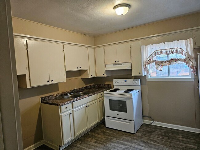 Building Photo - 3008 Willow Dr