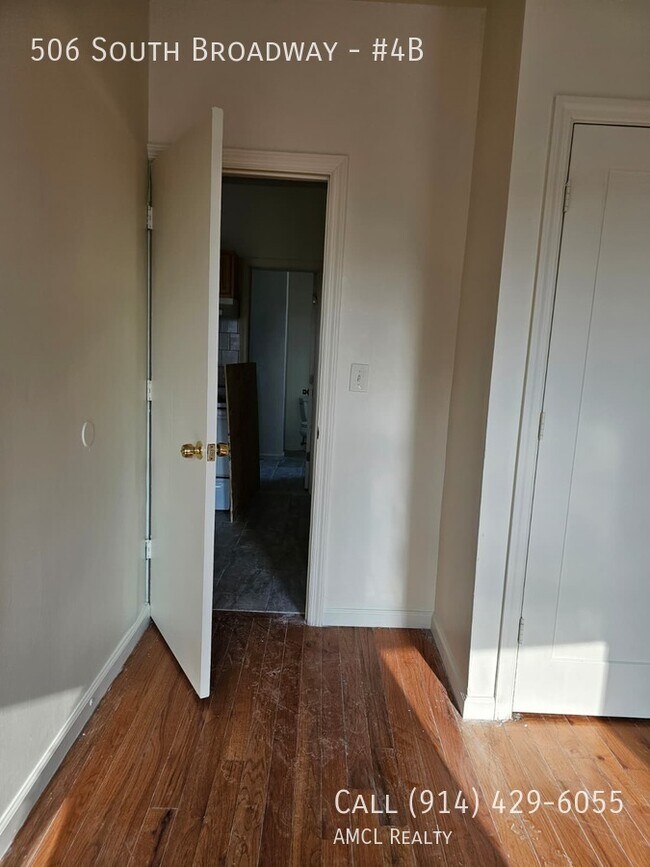 Building Photo - 506 South Broadway-#4B