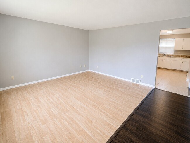 Foto del edificio - 302 Meadow Ln