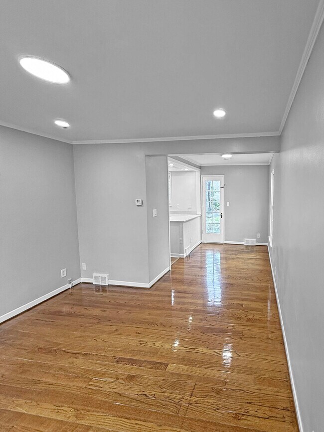 Foto del edificio - 3746 Brewster St