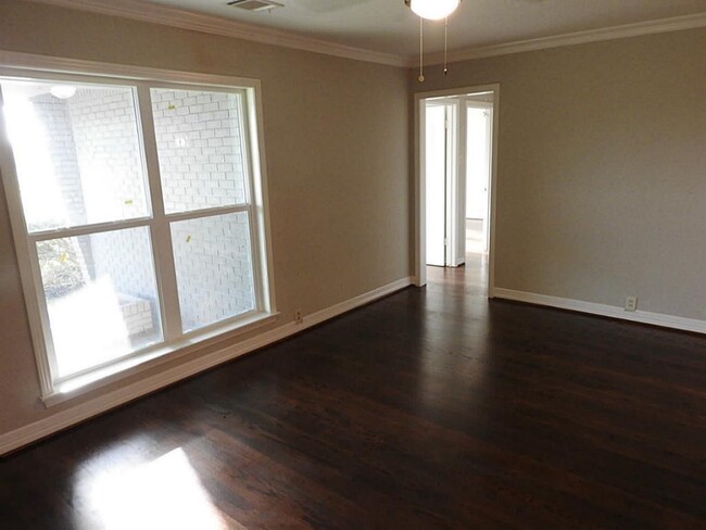 LR has hardwood floors - 3007 W T C Jester Blvd