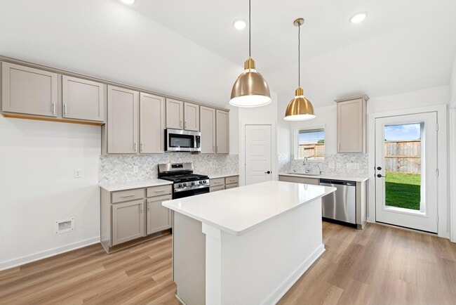 Building Photo - 32419 Sunbeam Dr