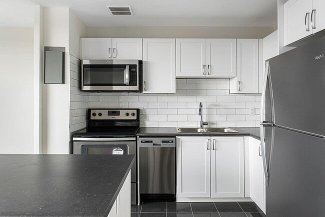 Building Photo - 1450 Sheppard Ave W