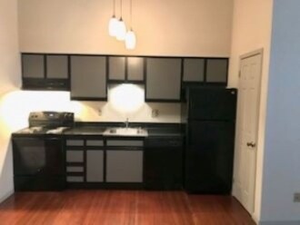 Cocina y despensa Loft 101 - 221 E Mifflin St