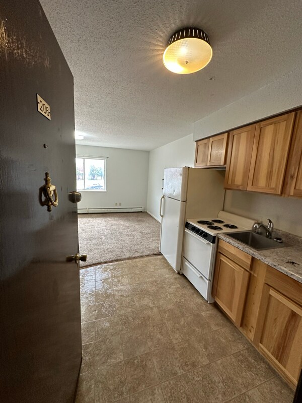 Primary Photo - 320 Oak Ave N