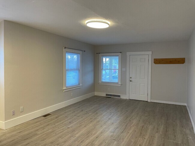 Building Photo - 138 Walnut