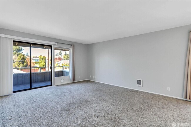 Foto del edificio - 952 100th Ave NE