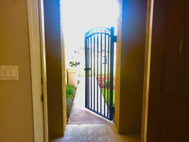 Foto del edificio - Move IN SEPTEMBER! Beautiful views- Corner...