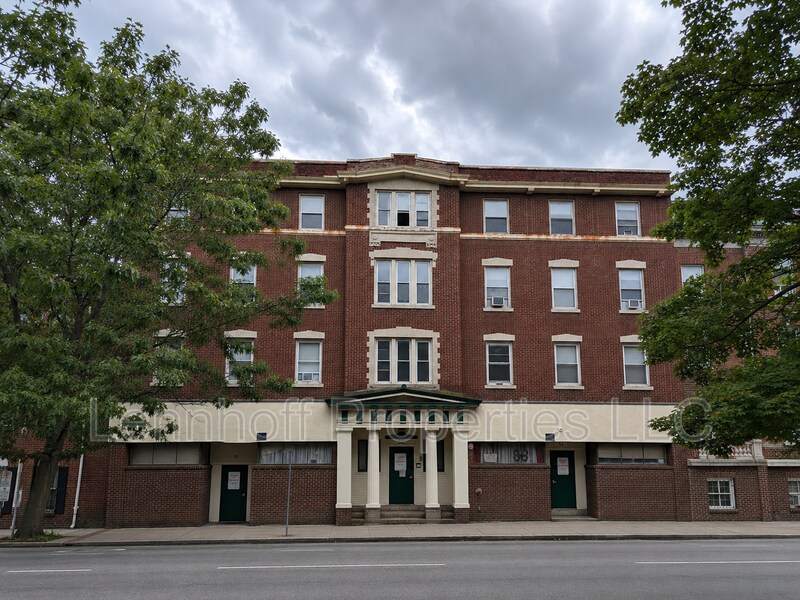 Building Photo - 32 Lawrence St