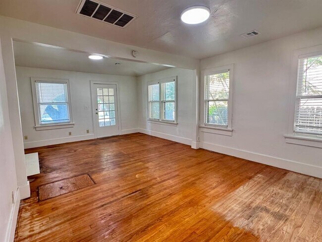 Foto del edificio - 2523 NW 12th St