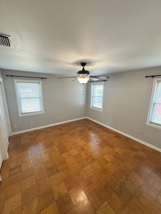 Foto del edificio - Broadmoor!