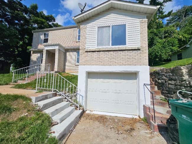 Building Photo - 8919 Hillslope Dr