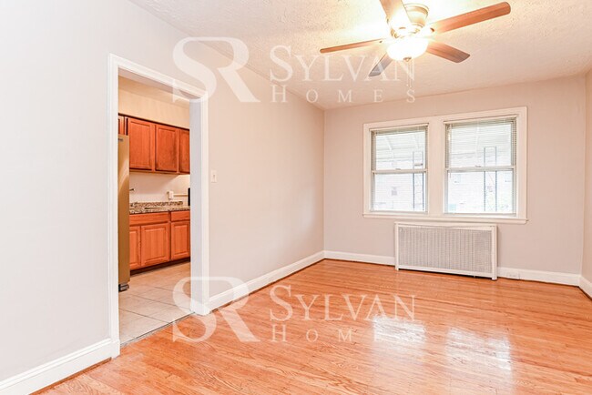 Foto del edificio - Three level townhome available now!