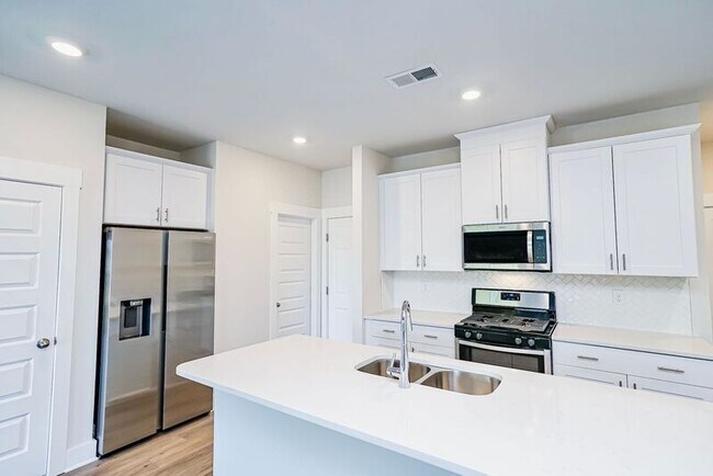 Building Photo - 302 Round Back Wy